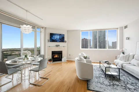 $800,000 | 1515 South Prairie Avenue, Unit 1306, Chicago, IL 60605
