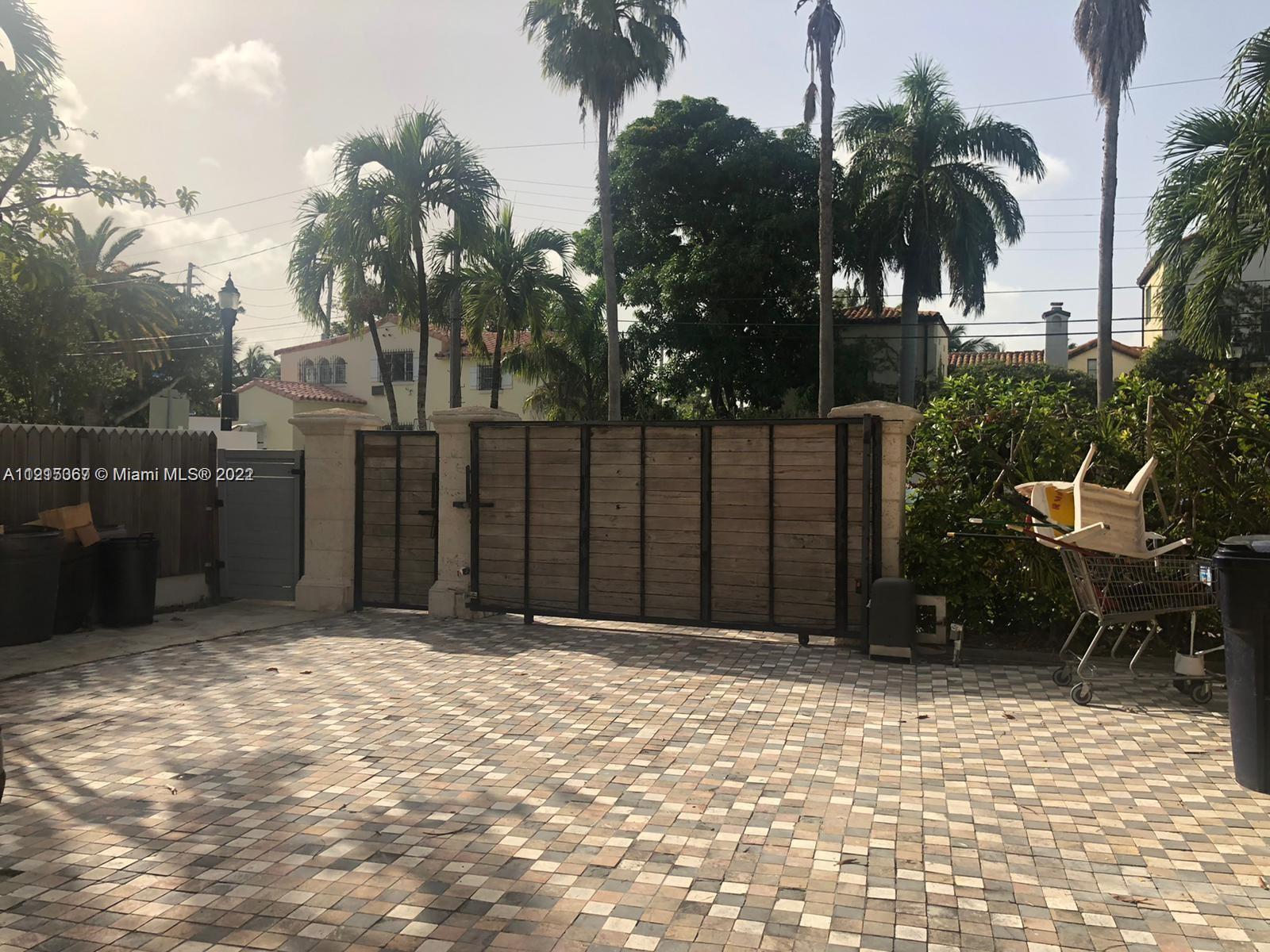 2007 North Bay Road, Unit STUDIO2 Miami Beach, FL 33140 - Photo 4 of 4 a view of a backyard