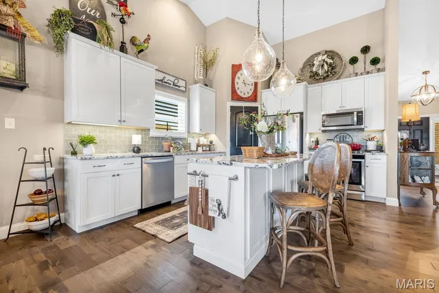 $549,900 | 701 Ridgepointe Court, Lake St. Louis, MO 63367