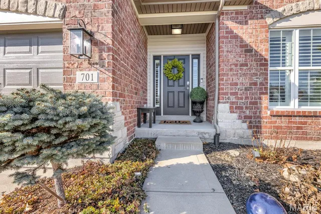 $549,900 | 701 Ridgepointe Court, Lake St. Louis, MO 63367