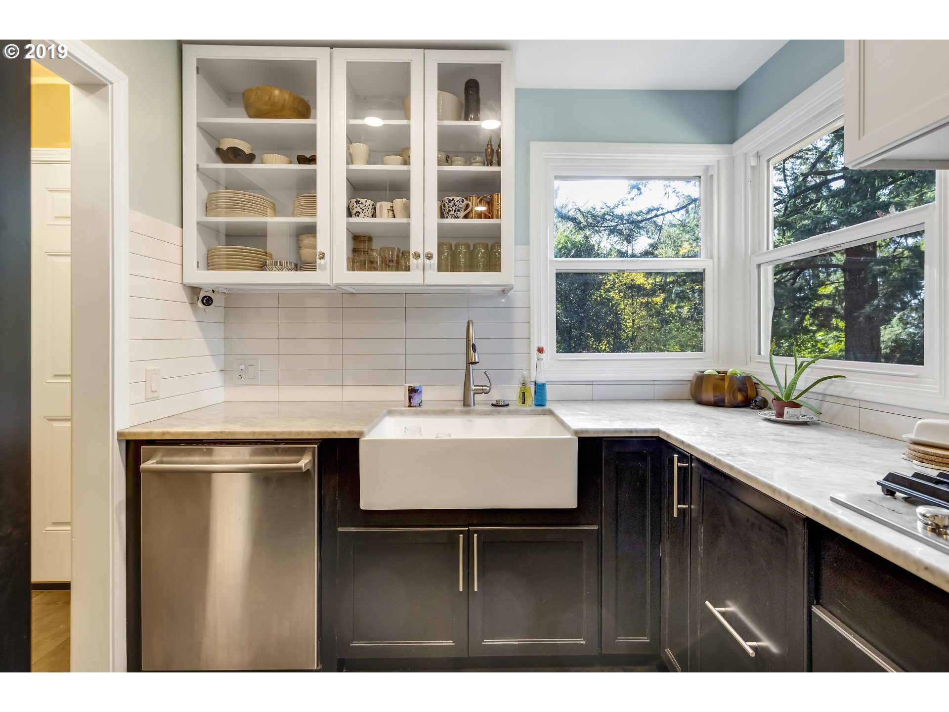 12029 Southwest Lesser Road Portland, OR 97219 - Photo 6 of 25 Gallery Image 6