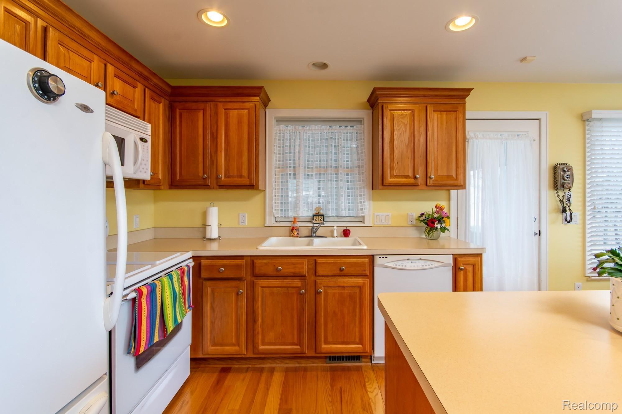 6279 Maybee Road Clarkston, MI 48346 - Photo 10 of 37 DSC_8525enf.jpg