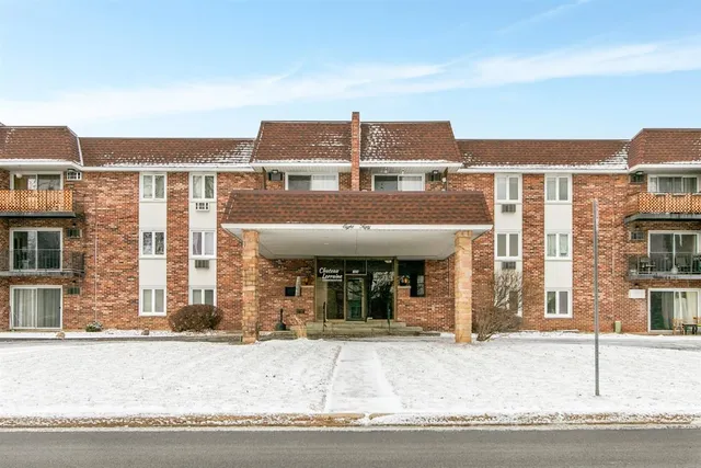 $174,900 | 850 South Lorraine Road, Unit 3B, Wheaton, IL 60189