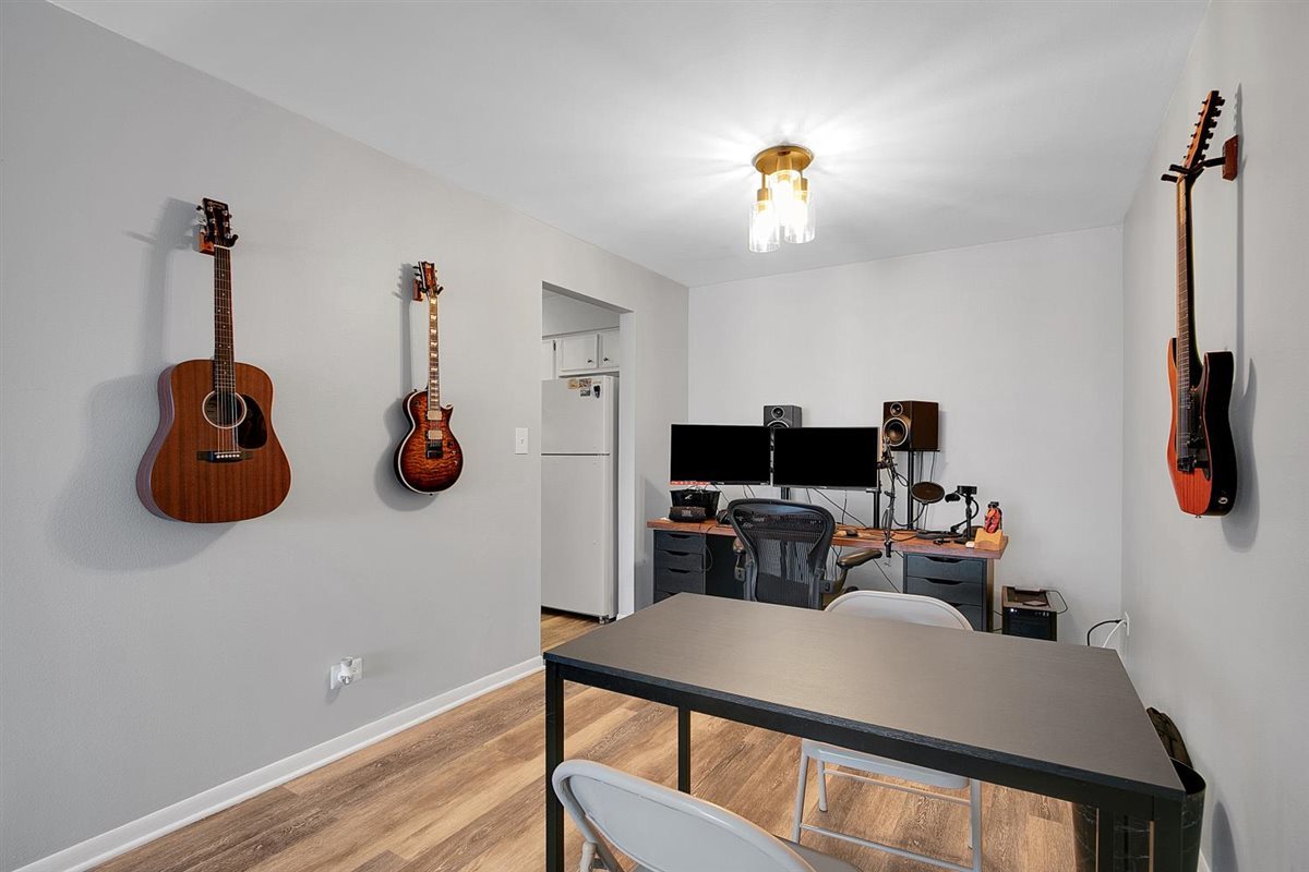 850 South Lorraine Road, Unit 3B Wheaton, IL 60189 - Photo 12 of 33 a living room with furniture and a flat screen tv