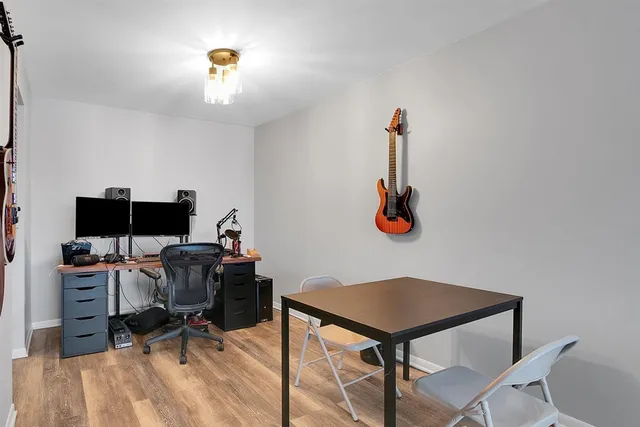 $174,900 | 850 South Lorraine Road, Unit 3B, Wheaton, IL 60189