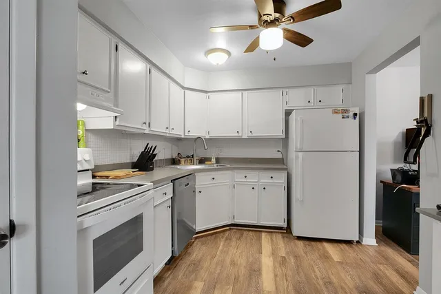 $174,900 | 850 South Lorraine Road, Unit 3B, Wheaton, IL 60189