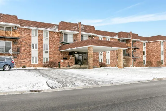 $174,900 | 850 South Lorraine Road, Unit 3B, Wheaton, IL 60189