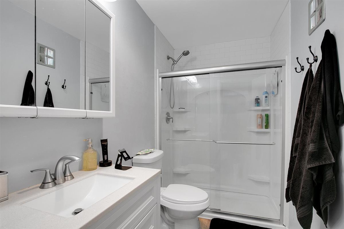 850 South Lorraine Road, Unit 3B Wheaton, IL 60189 - Photo 24 of 33 a bathroom with a sink toilet and shower