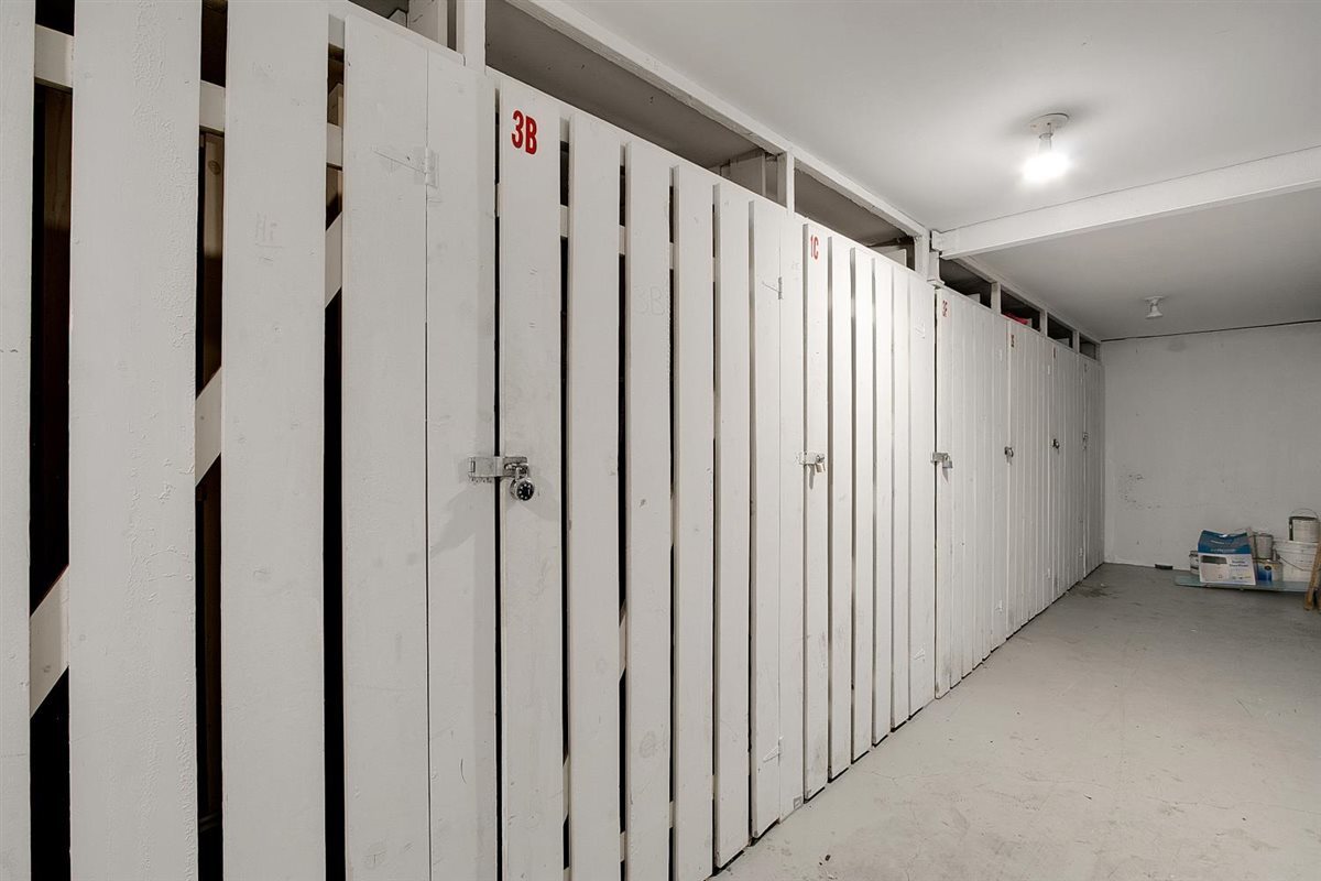 850 South Lorraine Road, Unit 3B Wheaton, IL 60189 - Photo 27 of 33 a view of an empty room