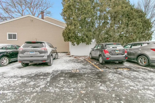 $174,900 | 850 South Lorraine Road, Unit 3B, Wheaton, IL 60189