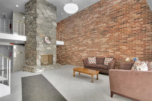 $174,900 | 850 South Lorraine Road, Unit 3B, Wheaton, IL 60189