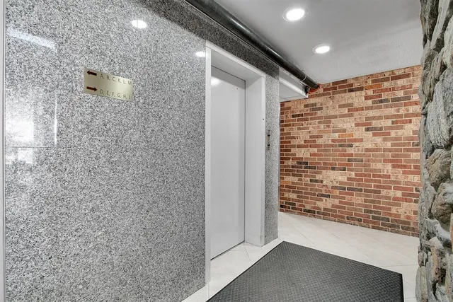 $174,900 | 850 South Lorraine Road, Unit 3B, Wheaton, IL 60189