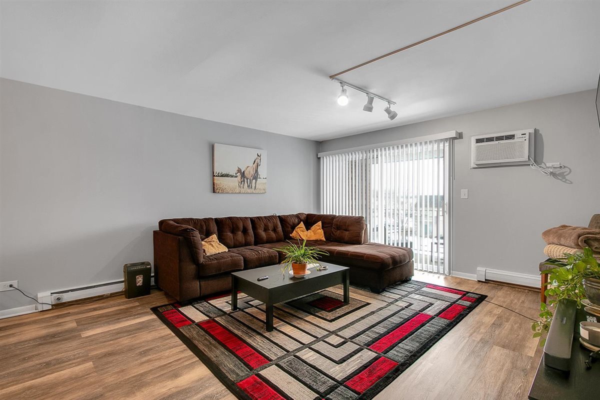 850 South Lorraine Road, Unit 3B Wheaton, IL 60189 - Photo 7 of 33 a living room with furniture and a rug