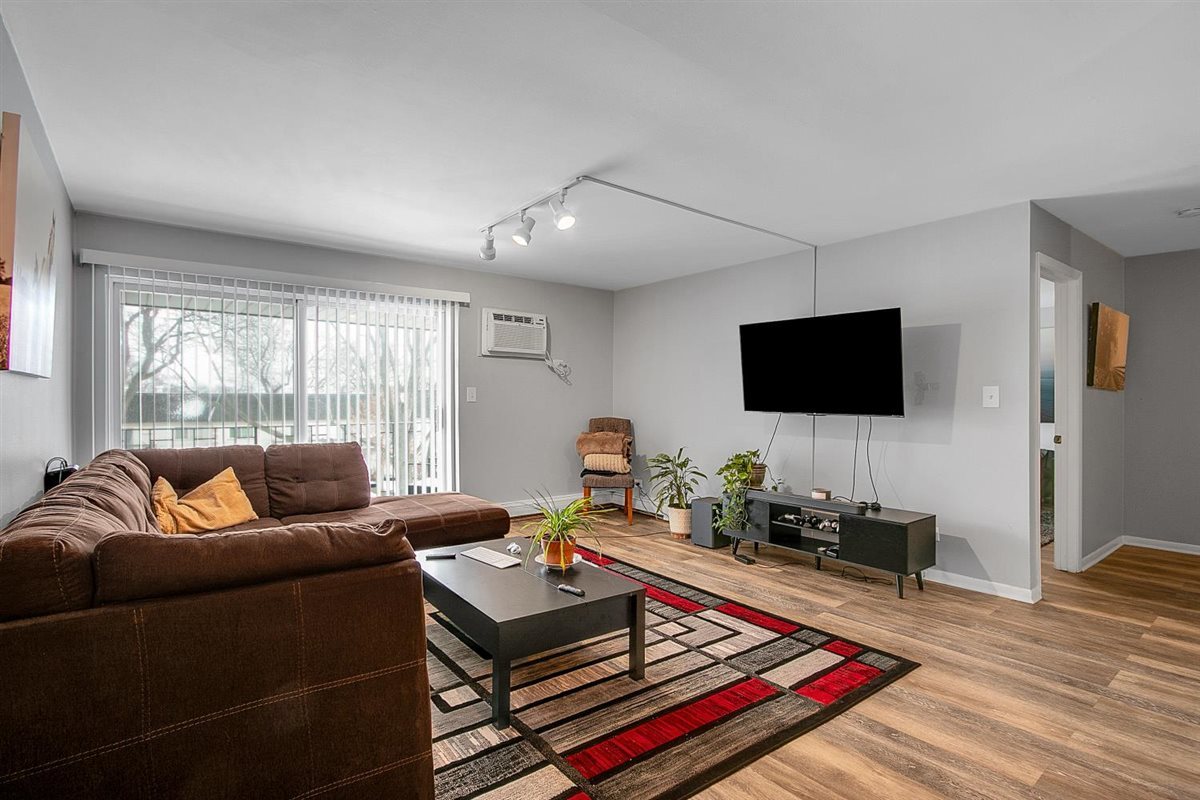 850 South Lorraine Road, Unit 3B Wheaton, IL 60189 - Photo 8 of 33 a living room with furniture and a flat screen tv