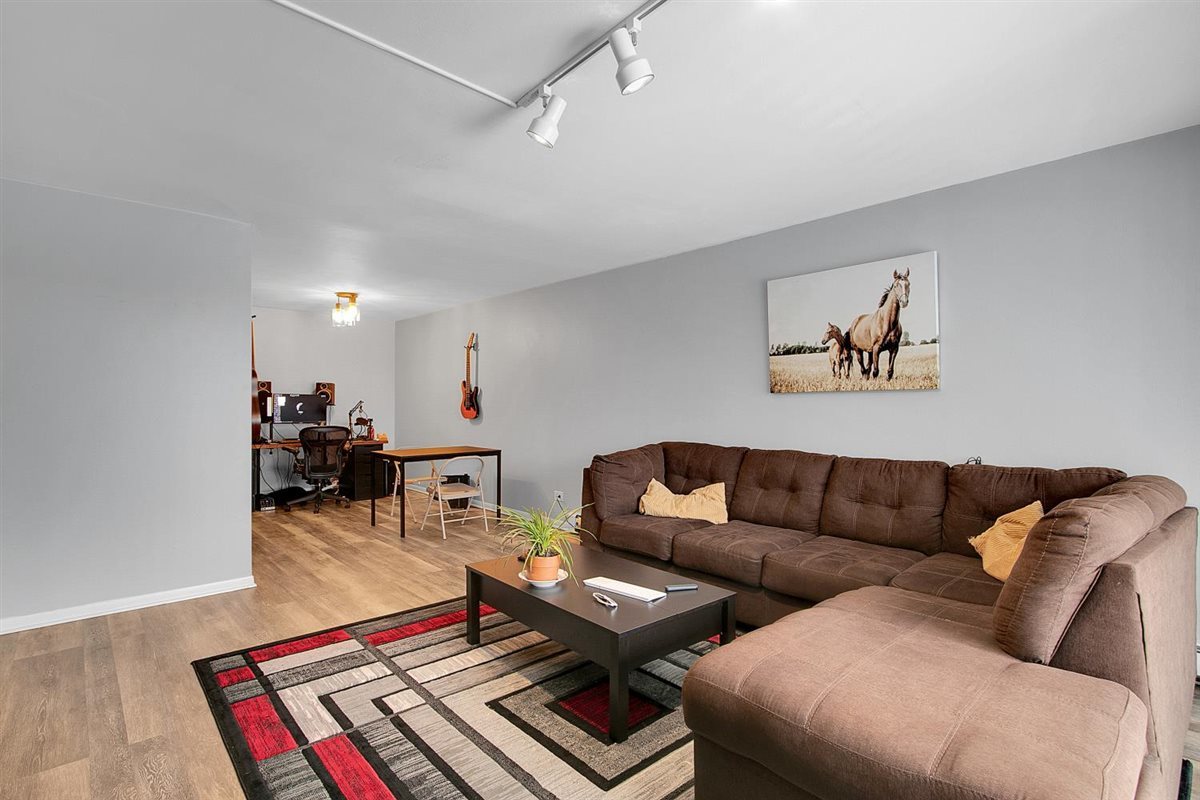 850 South Lorraine Road, Unit 3B Wheaton, IL 60189 - Photo 9 of 33 a living room with furniture