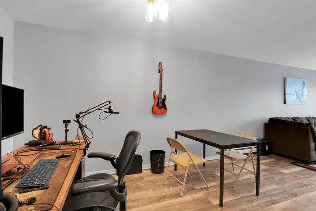 $174,900 | 850 South Lorraine Road, Unit 3B, Wheaton, IL 60189