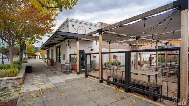 $5,000,000 | 593 West 2nd Street, Cloverdale, CA 95425