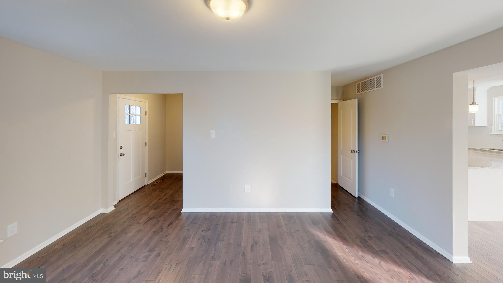 215 Georgetown Road Annapolis, MD 21403 - Photo 6 of 26 Living Room