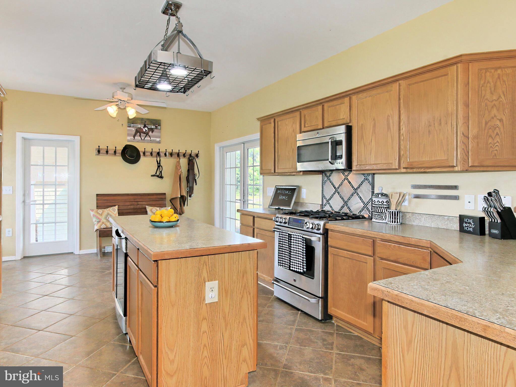 4386 Catlett Road Midland, VA 22728 - Photo 21 of 97 Lots of space in the kitchen