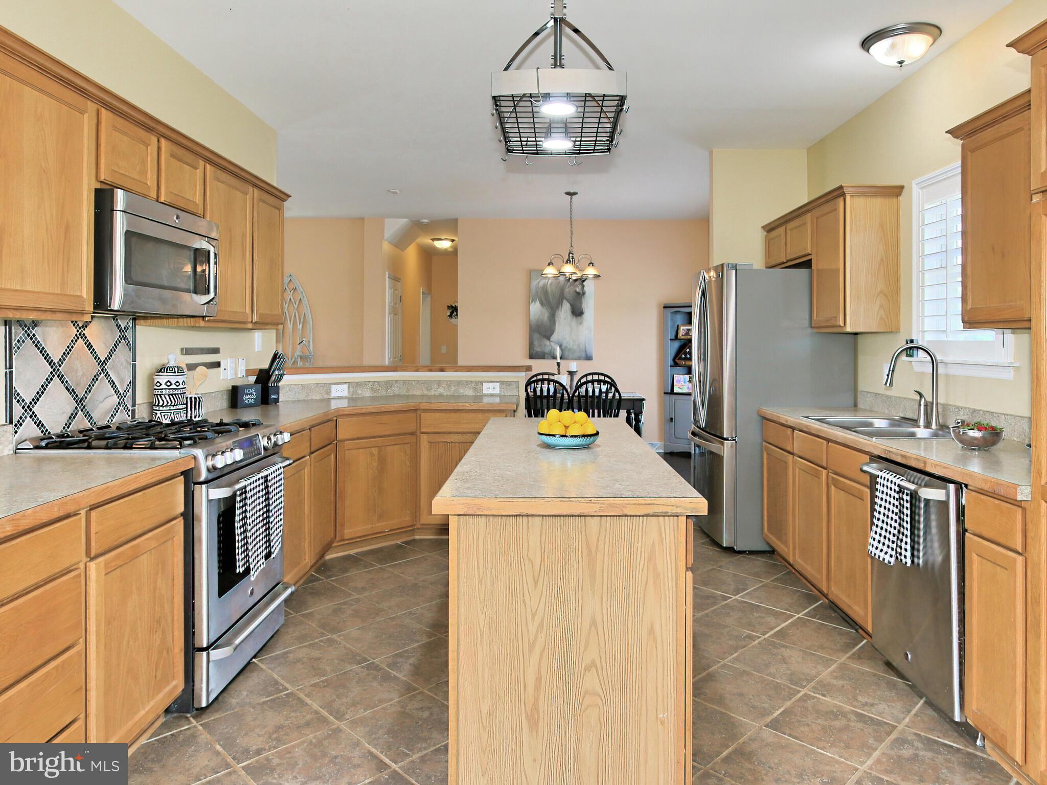 4386 Catlett Road Midland, VA 22728 - Photo 24 of 97 Always nice to have an island!