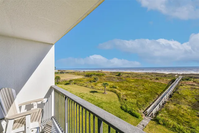 $394,750 | 415 East Beach Drive, Unit 305, Galveston, TX 77550