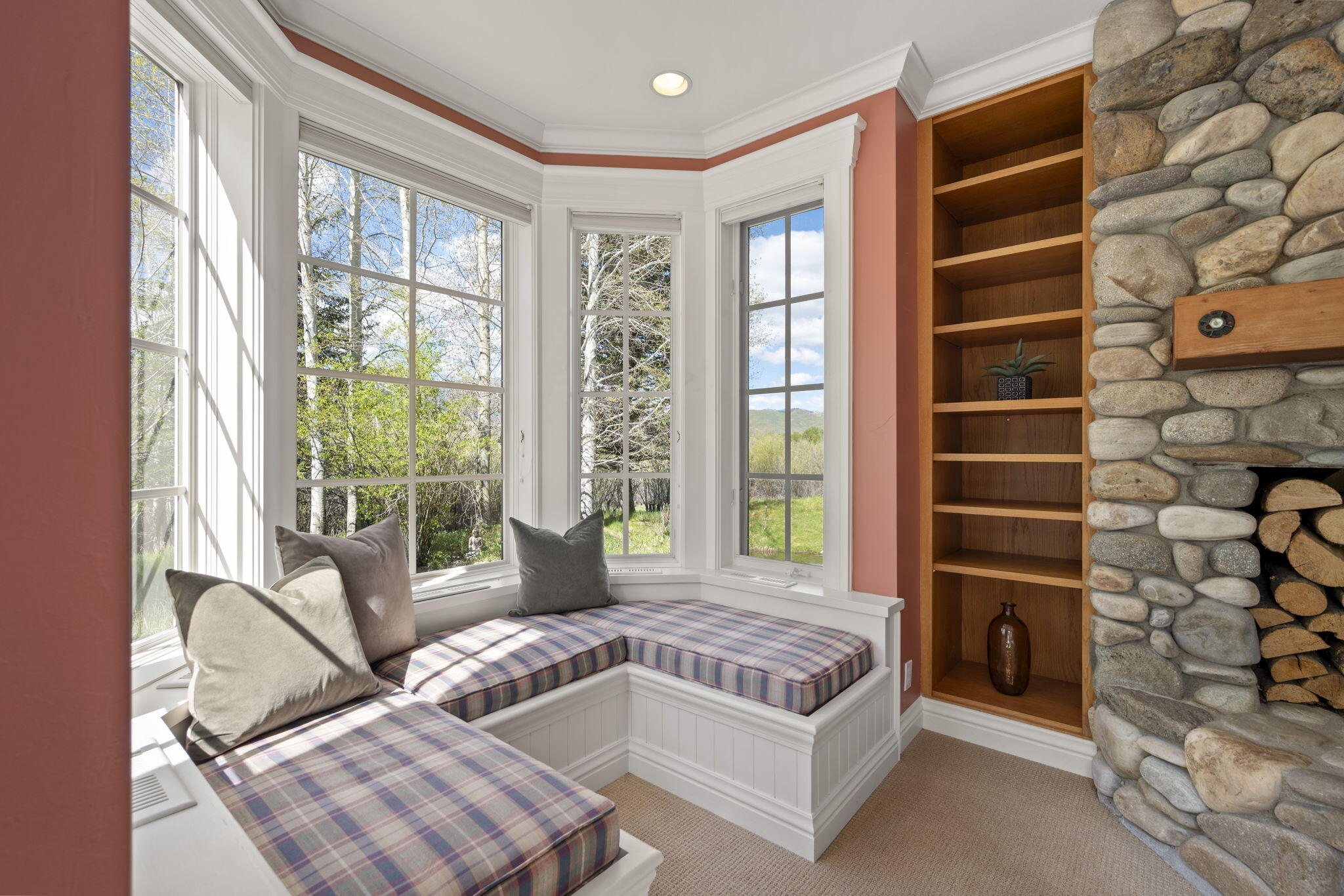702-704 Morning Star Road Sun Valley, ID 83353 - Photo 13 of 30 Nook in den