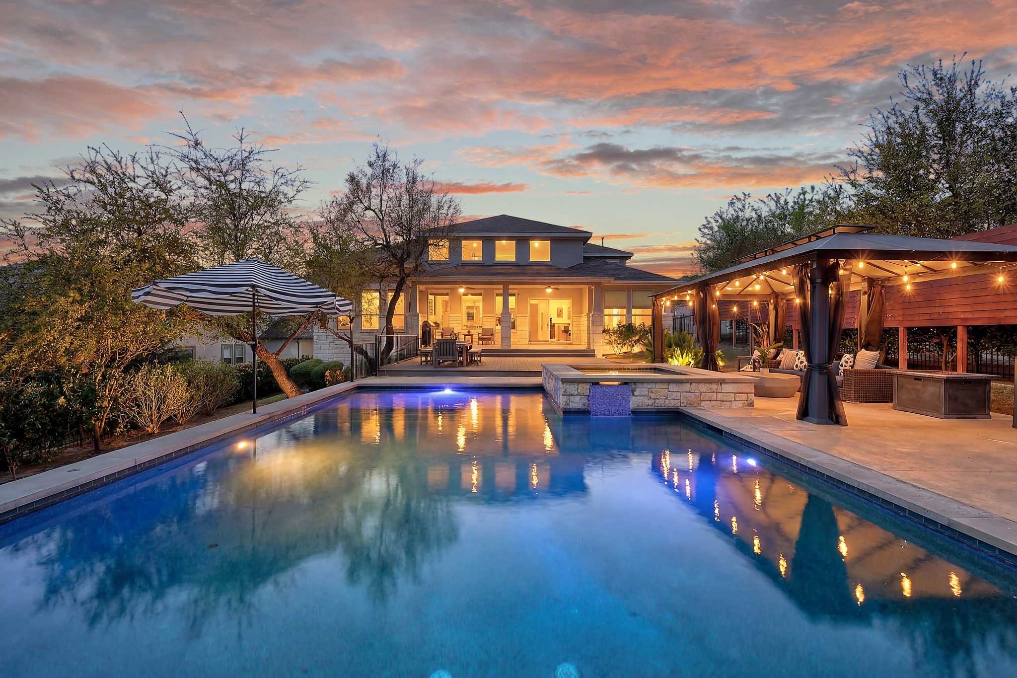 Integrated pool / hot tub with a patio