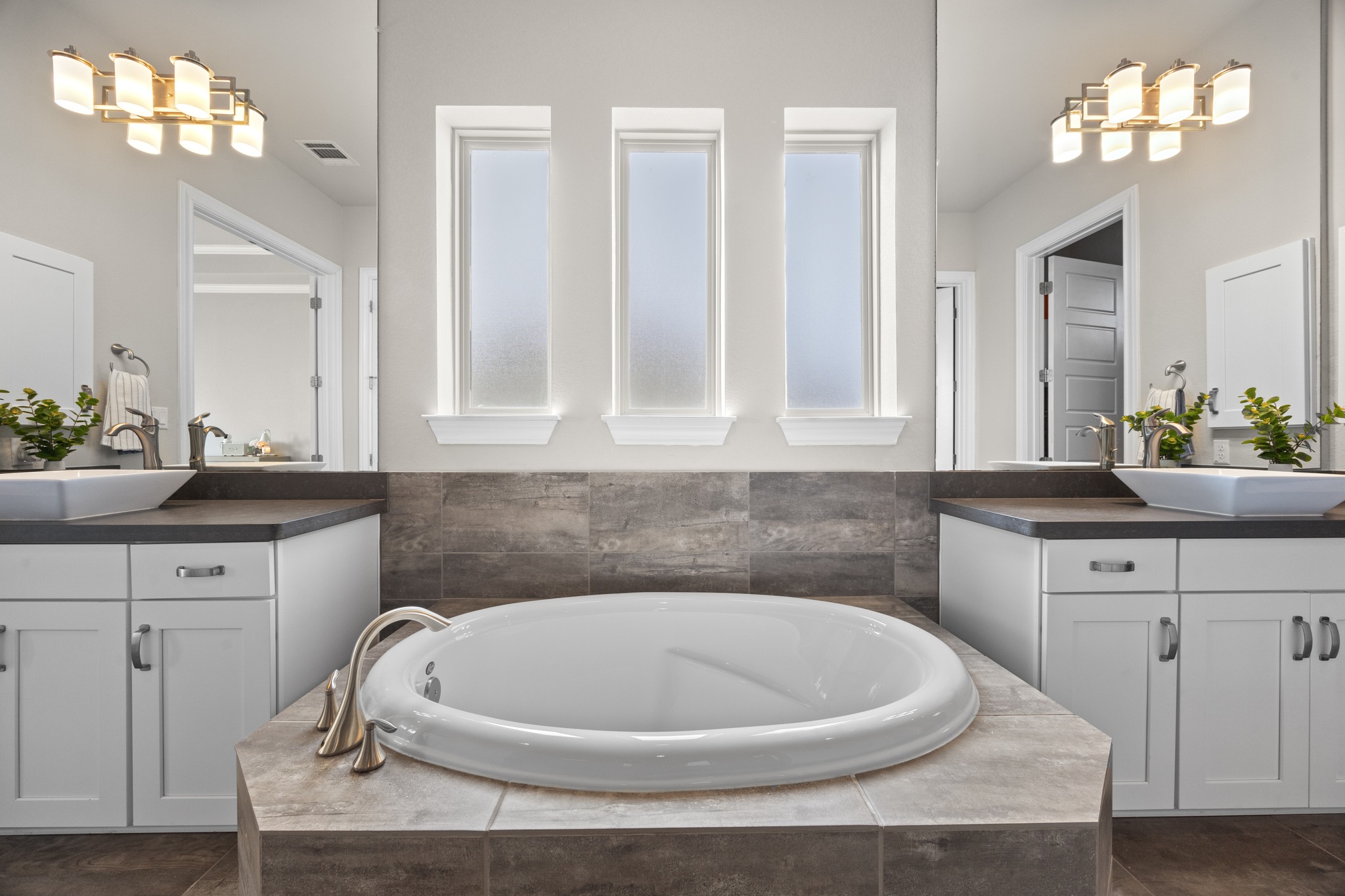 15705 Colinas Cove Bee Cave, TX 78738 - Photo 21 of 40 a bathroom with a bathtub a sink and a mirror