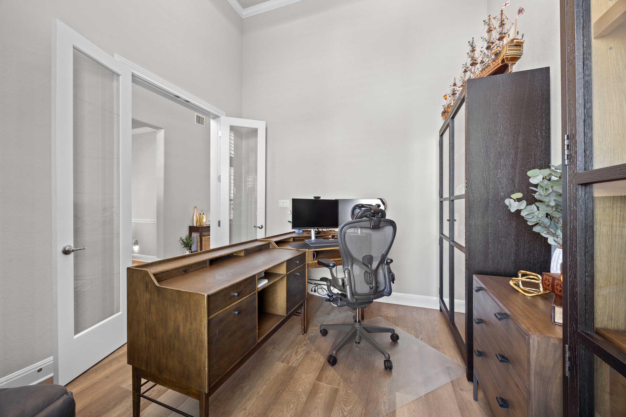 15705 Colinas Cove Bee Cave, TX 78738 - Photo 5 of 40 a view of a workspace with furniture and a mirror
