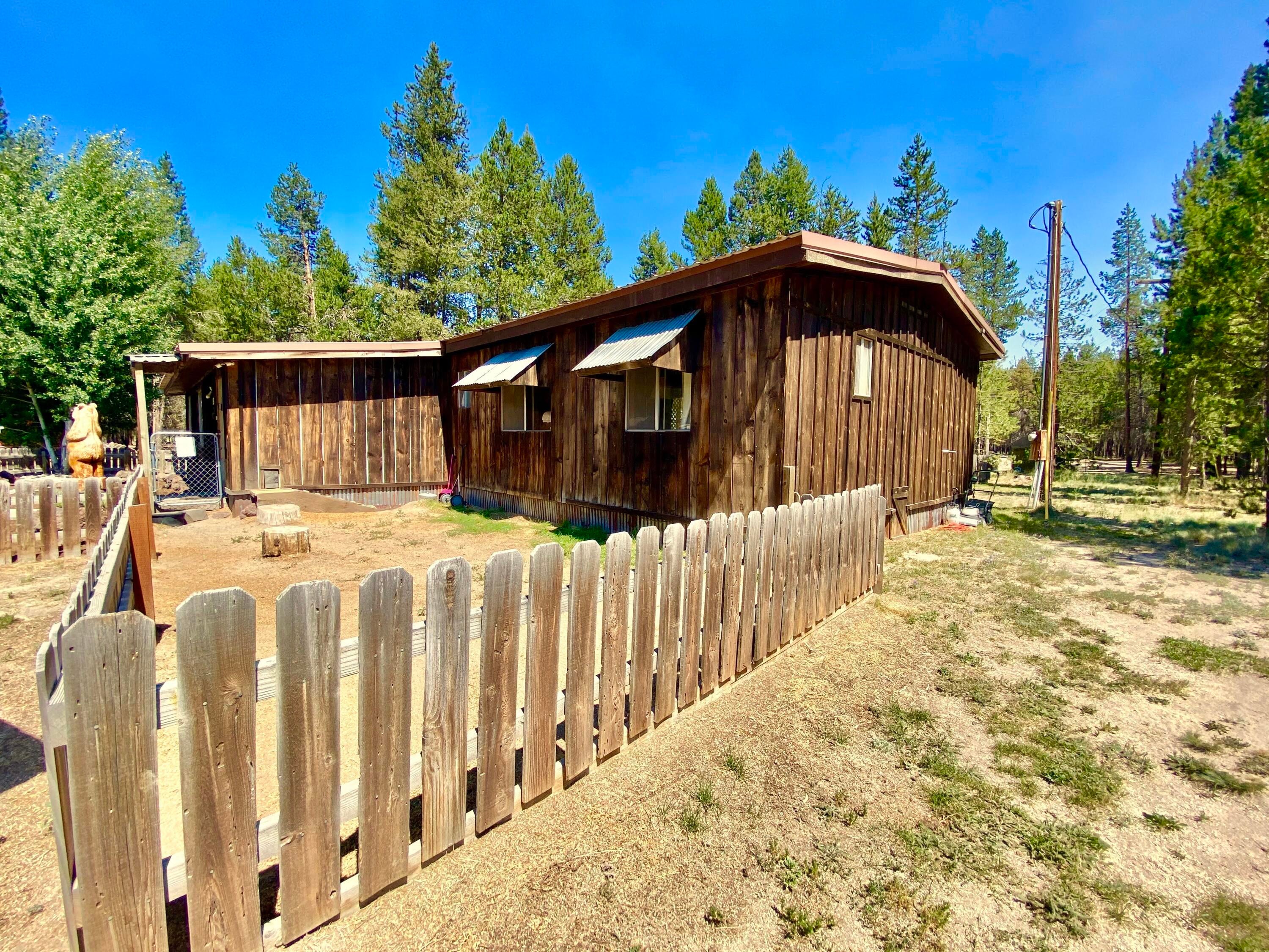 149252 Jerry Road La Pine, OR 97739 - Photo 35 of 51 Dog run with door into mud room