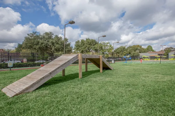 $837 | 2101 Hayes Road, Unit 516, Houston, TX 77042
