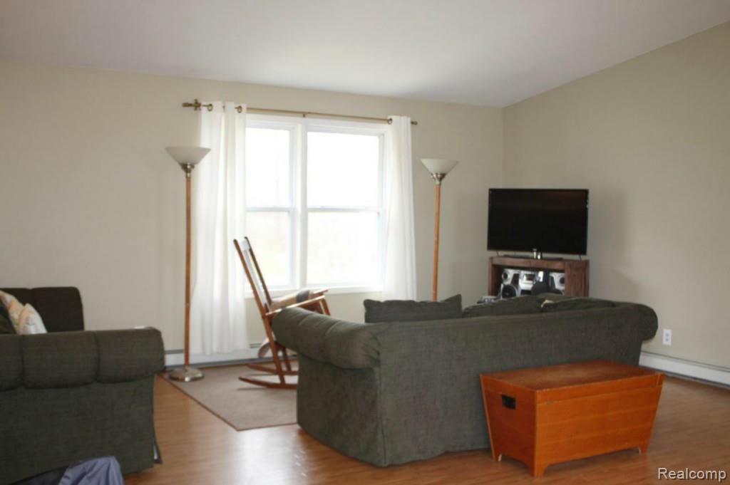 11725 Rynn Road Emmett, MI 48022 - Photo 4 of 33 Living room
