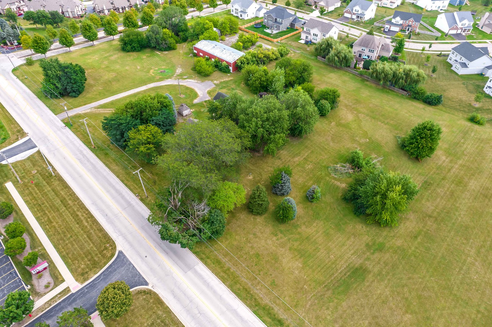 870 Simons Road Plainfield, IL 60585 - Photo 6 of 14 a view of a garden with an outdoor seating