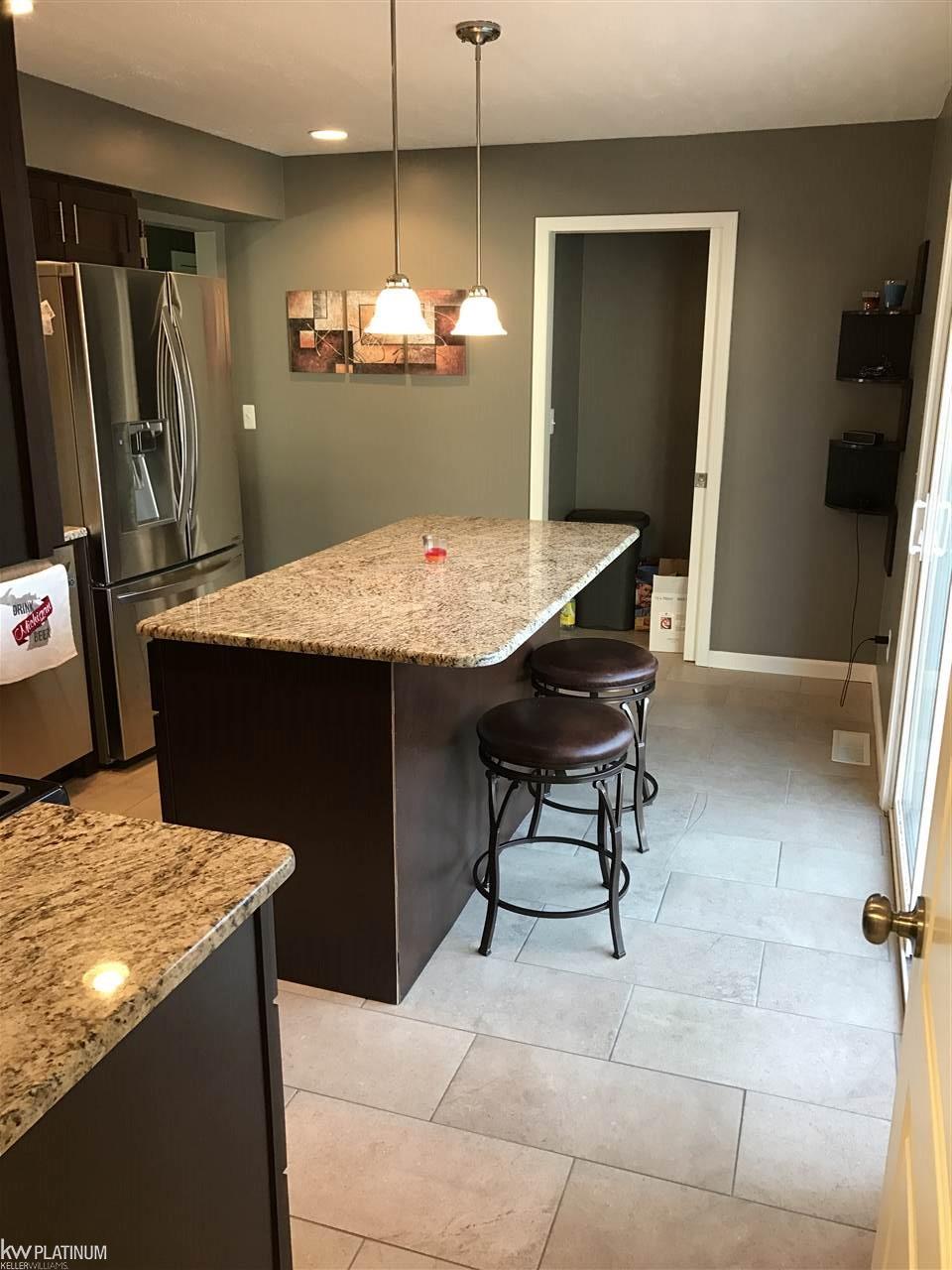 4282 Peck Road Port Huron, MI 48060 - Photo 6 of 17 31313111-5.JPG