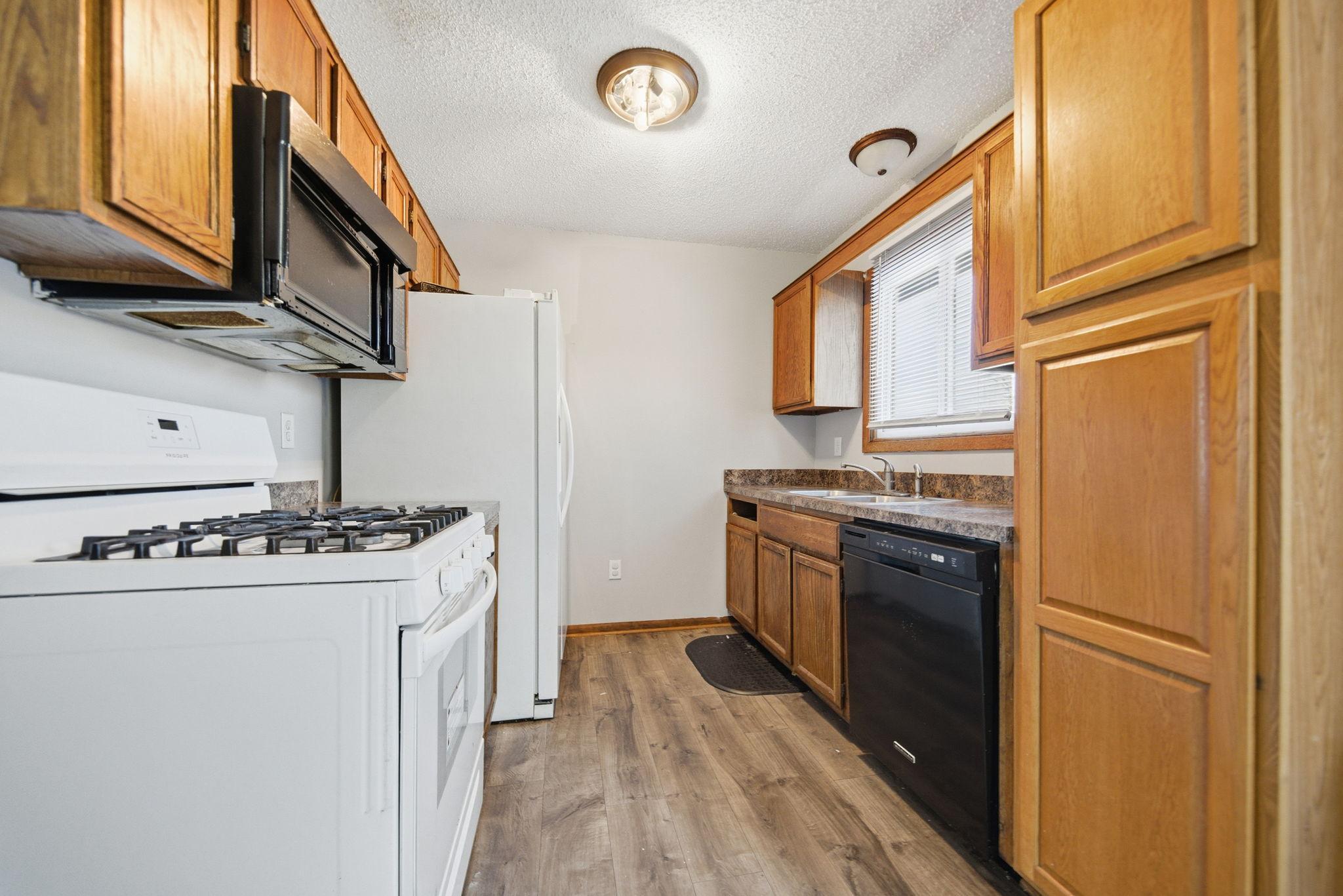 941 104th Avenue Northwest Coon Rapids, MN 55433 - Photo 11 of 34