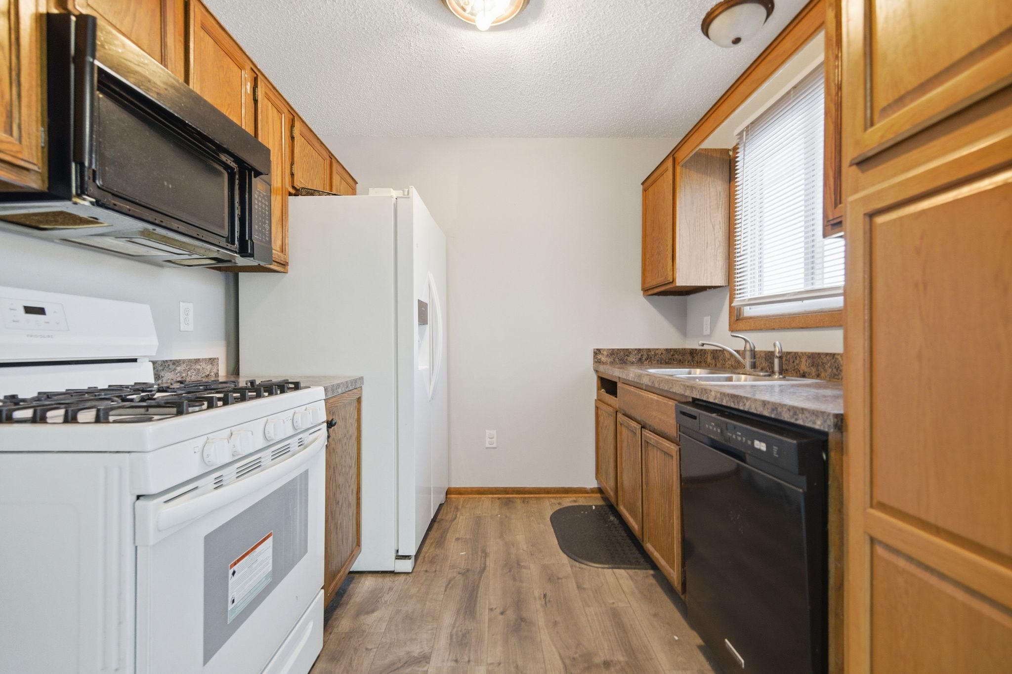 941 104th Avenue Northwest Coon Rapids, MN 55433 - Photo 12 of 34