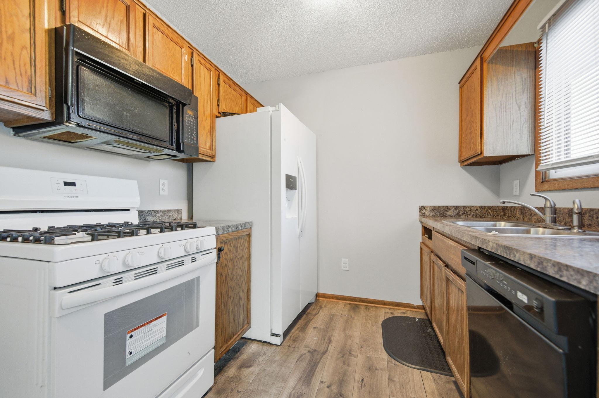 941 104th Avenue Northwest Coon Rapids, MN 55433 - Photo 13 of 34