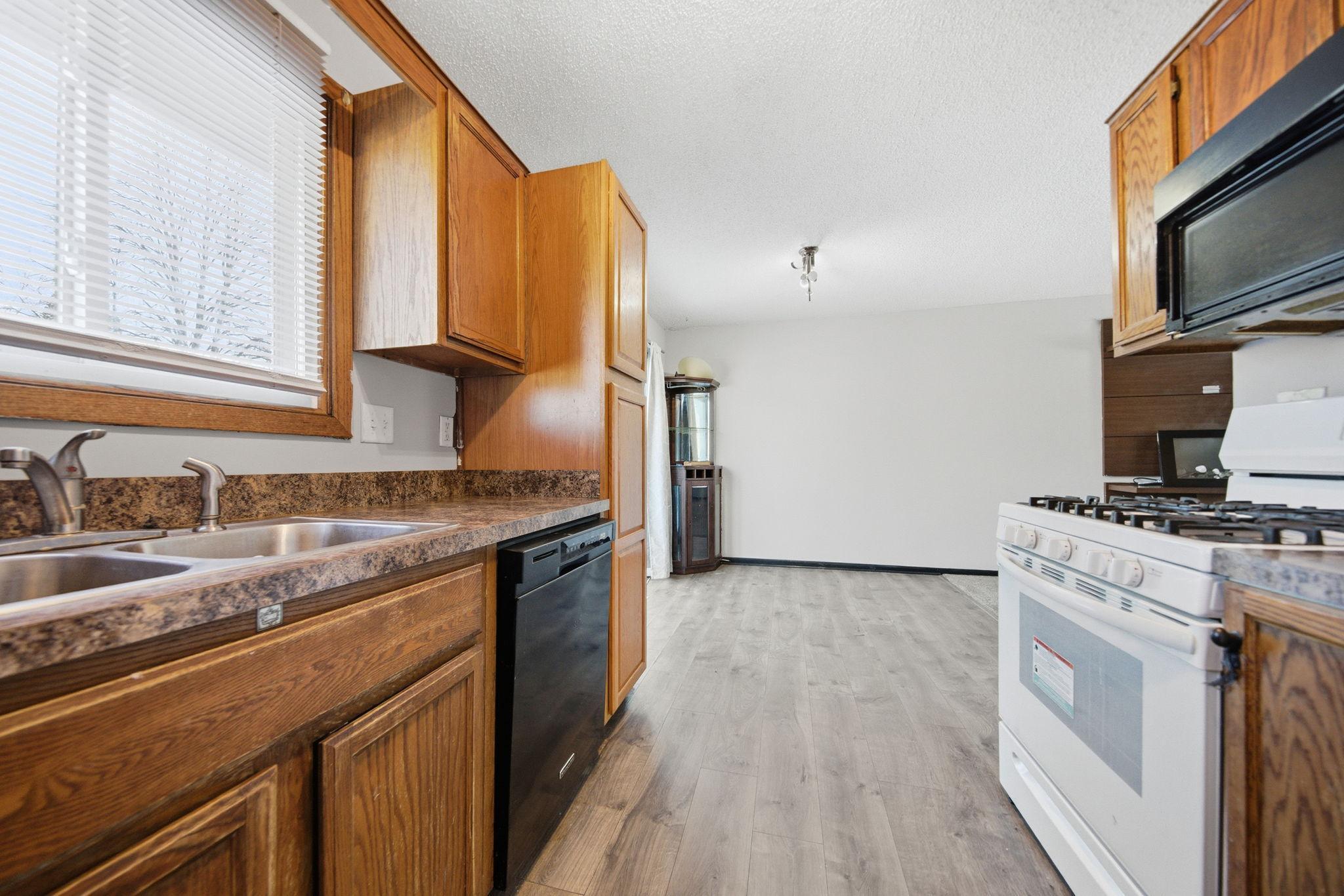 941 104th Avenue Northwest Coon Rapids, MN 55433 - Photo 14 of 34