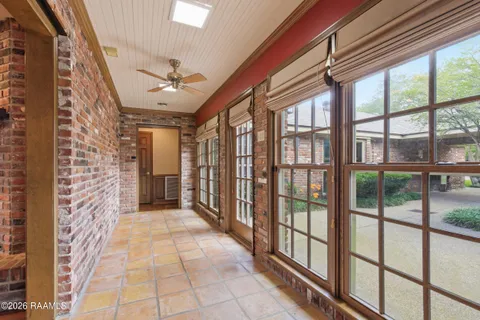 $525,000 | 542 Robert Lee Circle, Lafayette, LA 70506