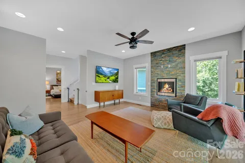 $945,000 | 8 Birdhouse Row, Asheville, NC 28801