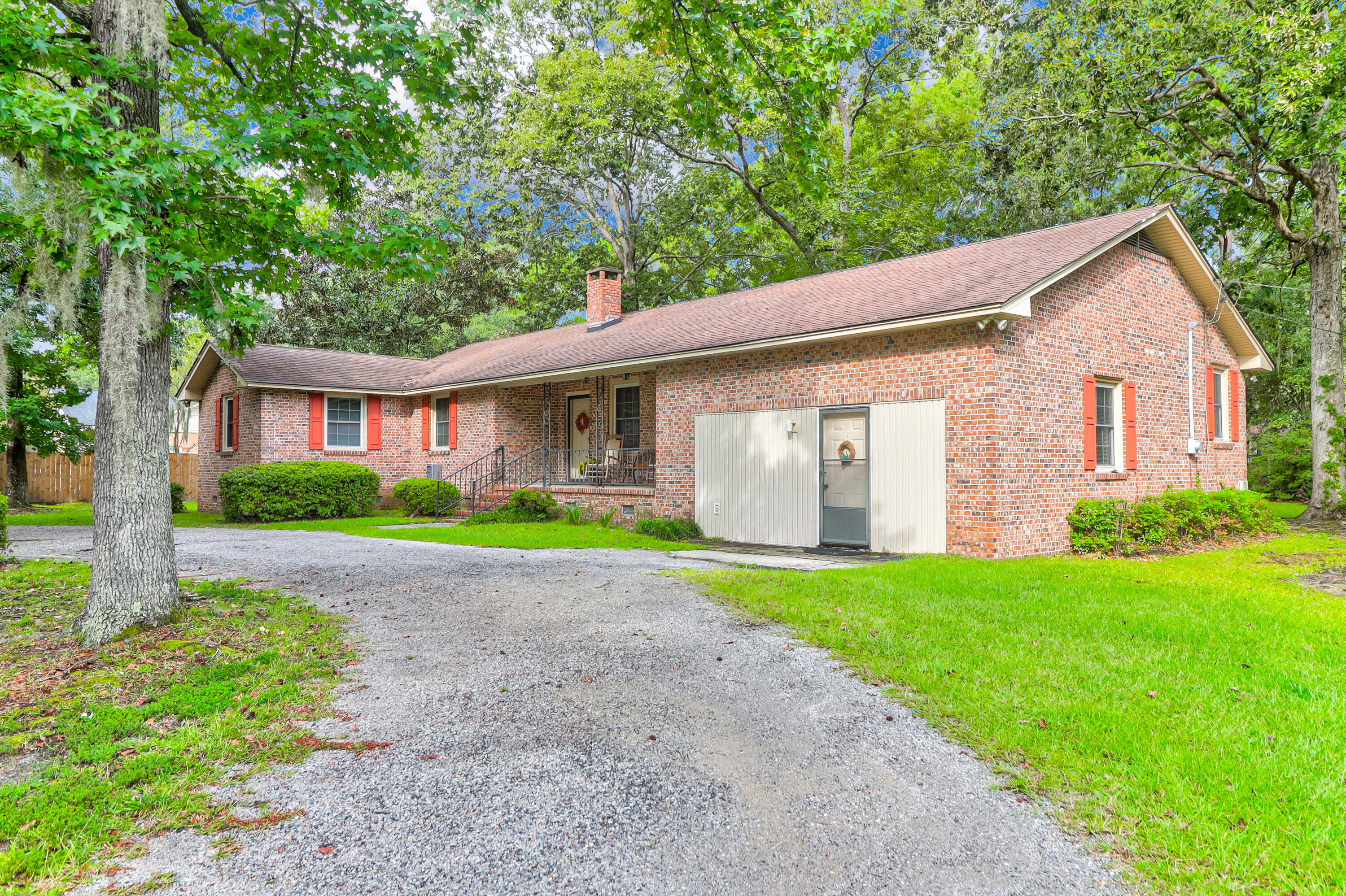 2016 Dogwood Road Charleston, SC 29414 - Photo 28 of 29 Front Drive