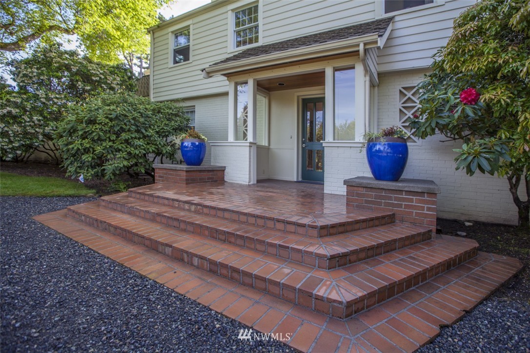 294 Briar Road Bellingham, WA 98225 - Photo 5 of 25 a front view of a house with garden