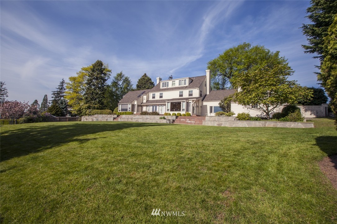 294 Briar Road Bellingham, WA 98225 - Photo 7 of 25 a house view with a garden space