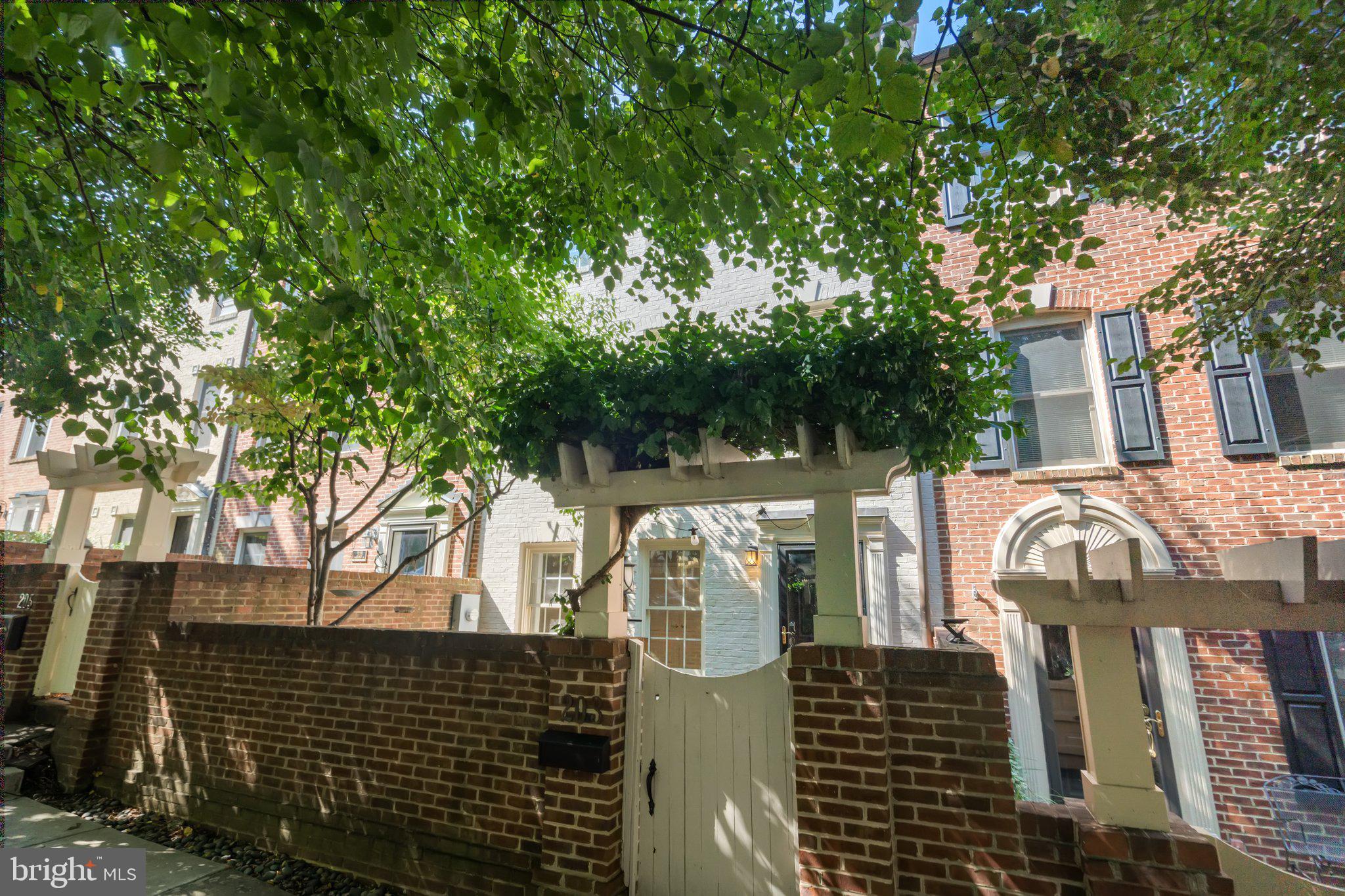 203 Ridgepoint Place Gaithersburg, MD 20878 - Photo 3 of 42