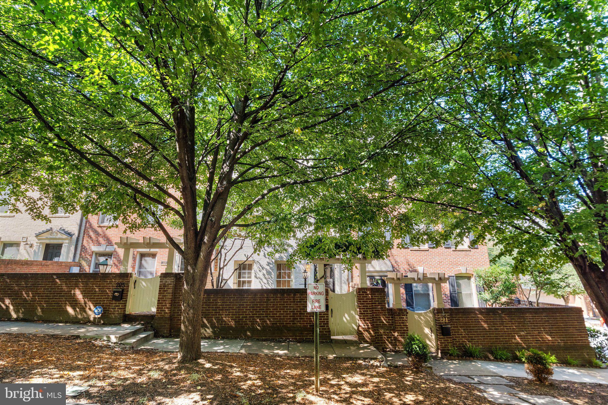 203 Ridgepoint Place Gaithersburg, MD 20878 - Photo 4 of 42