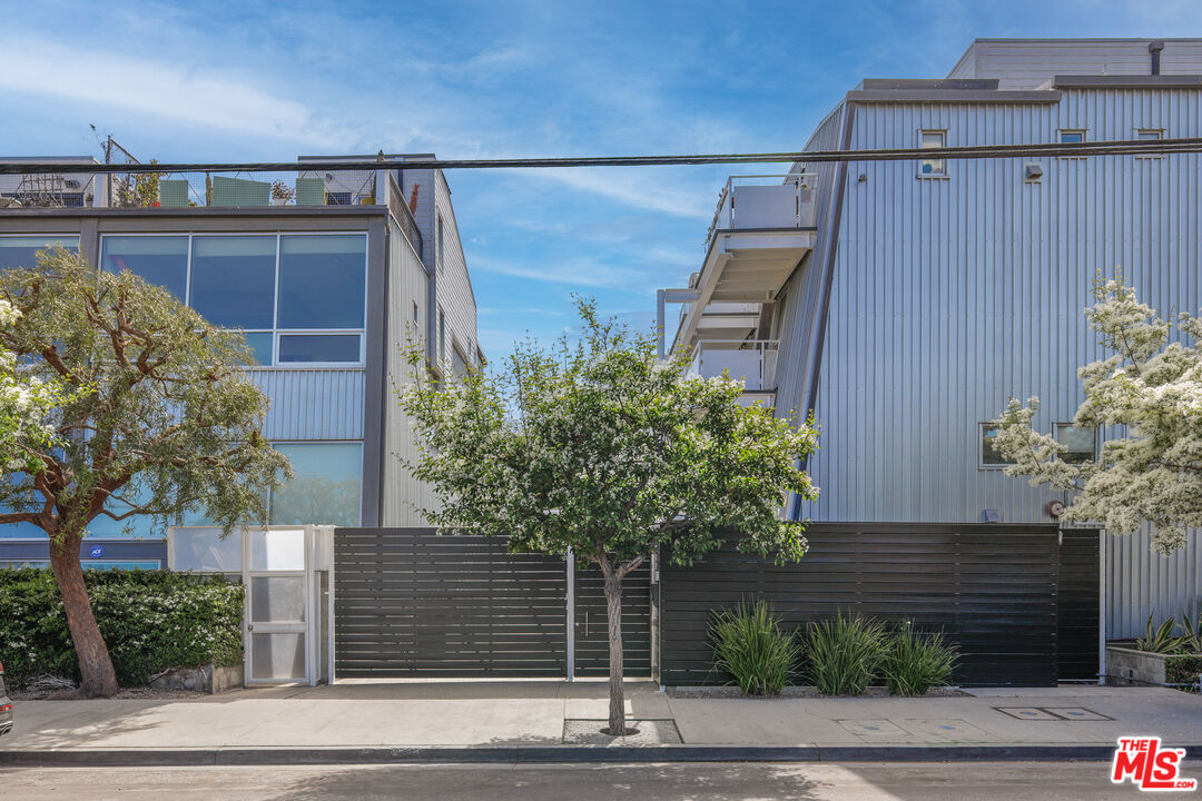 615 Hampton Drive, Unit A103 Venice, CA 90291 - Photo 3 of 20 a front view of a house with garden