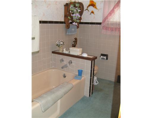 314 County Line Road Bridgeville, PA 15017 - Photo 15 of 16 Master Bath/Spa.