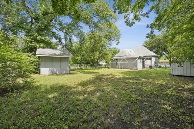 a house view with a outdoor space