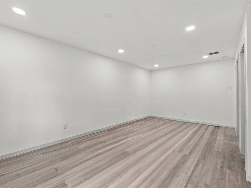 326 Bluebonnet Trail Garland, TX 75043 - Photo 10 of 25 Bonus Room to fit your lifestyle!