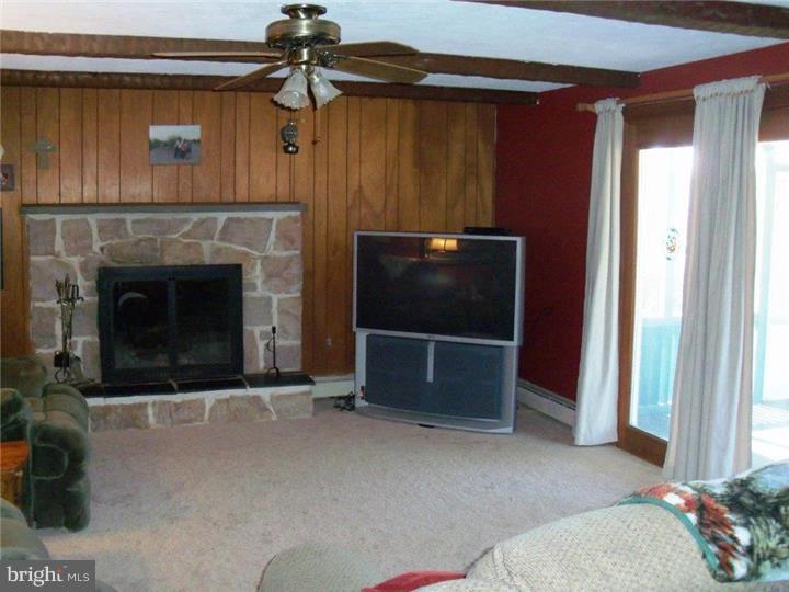 1547 Chestnut Hill Road Pottstown, PA 19465 - Photo 3 of 25 Family Room